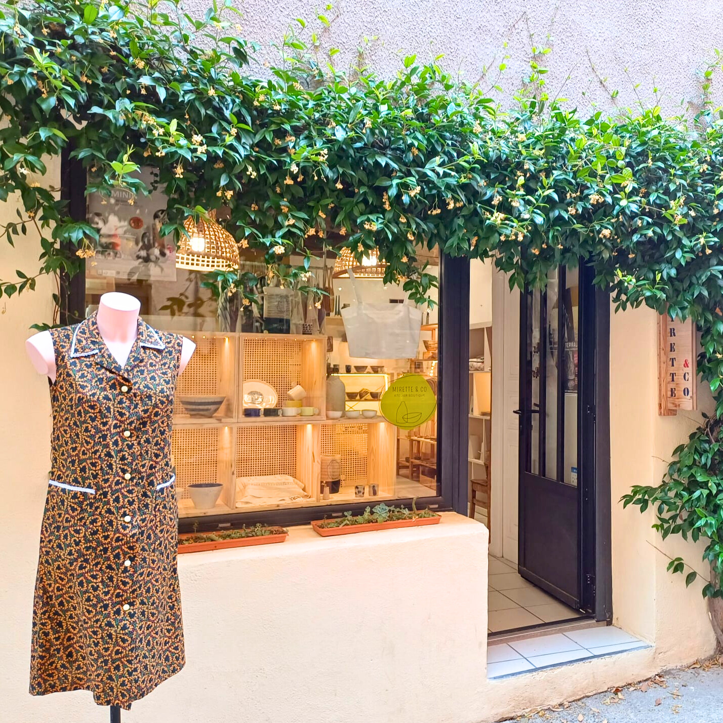 Séléction vintage chez Mirette and co boutique artisanat d'art Saint-Quentin-la-poterie Gard